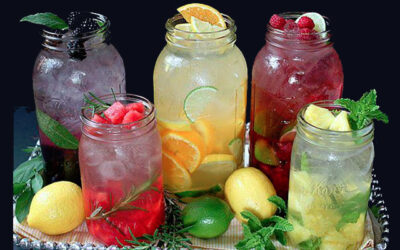 AGUAS SABORIZADAS CON FRUTAS Y HIERBAS