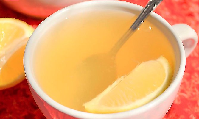 10 razones para beber agua con limón por las mañanas