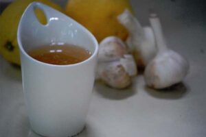 Infusión de ajo para deshinchar la barriga