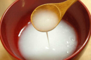 Agua de arroz para la belleza del rostro